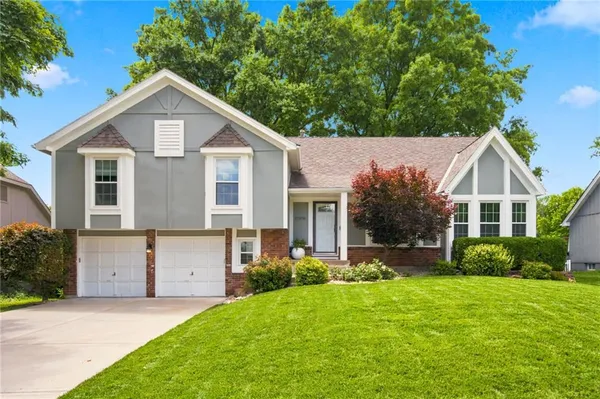 $450,000 | 10308 Oakmont Street, Lenexa, KS 66215