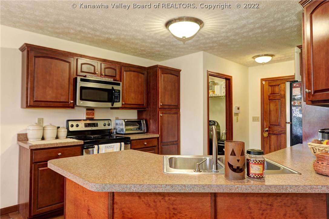 247 Maple Road Hurricane, WV 25526 - Photo 10 of 28 Gallery Image 10