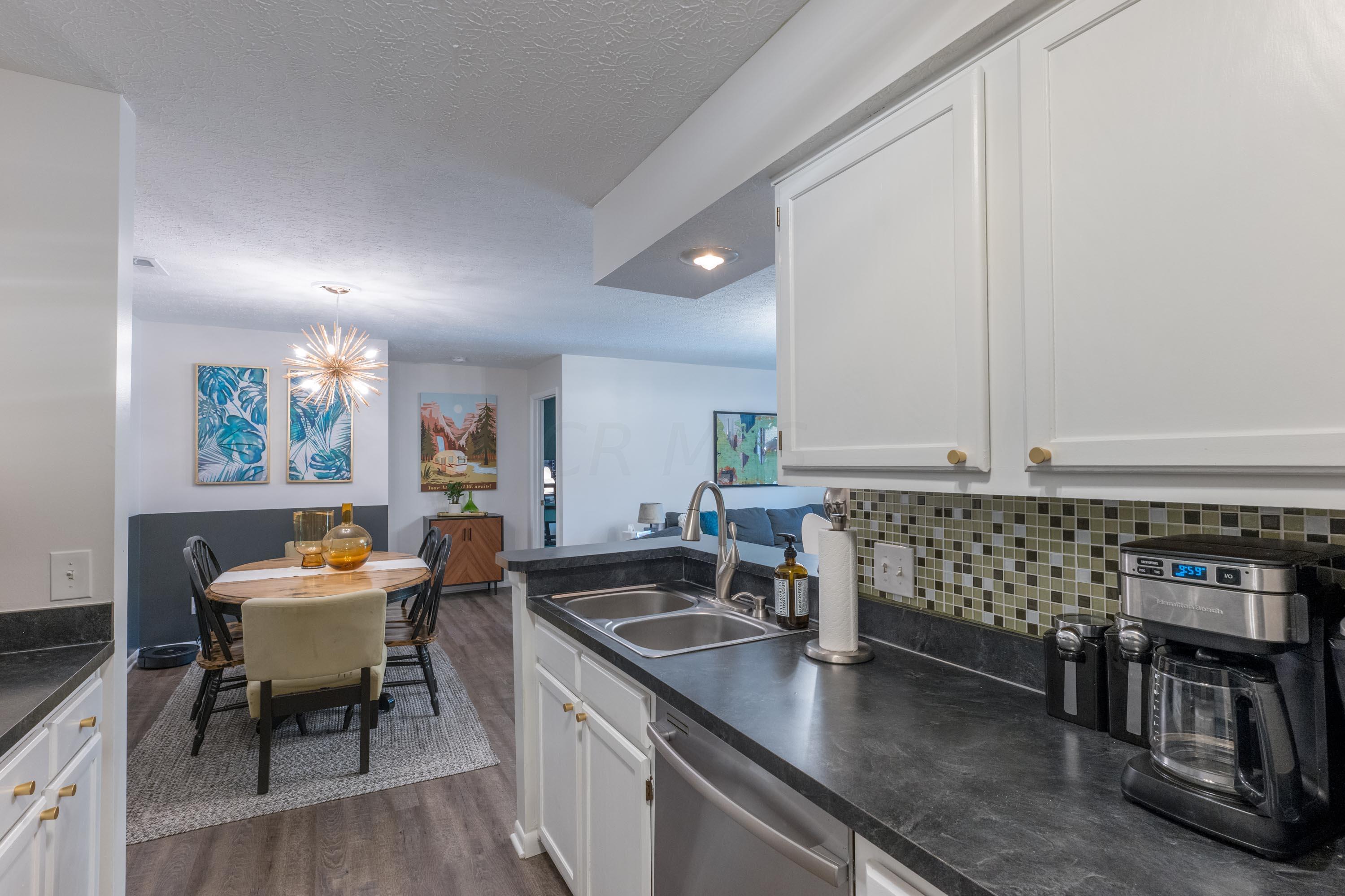 2245 Hedgerow Road, Unit 2245F Columbus, OH 43220 - Photo 13 of 34