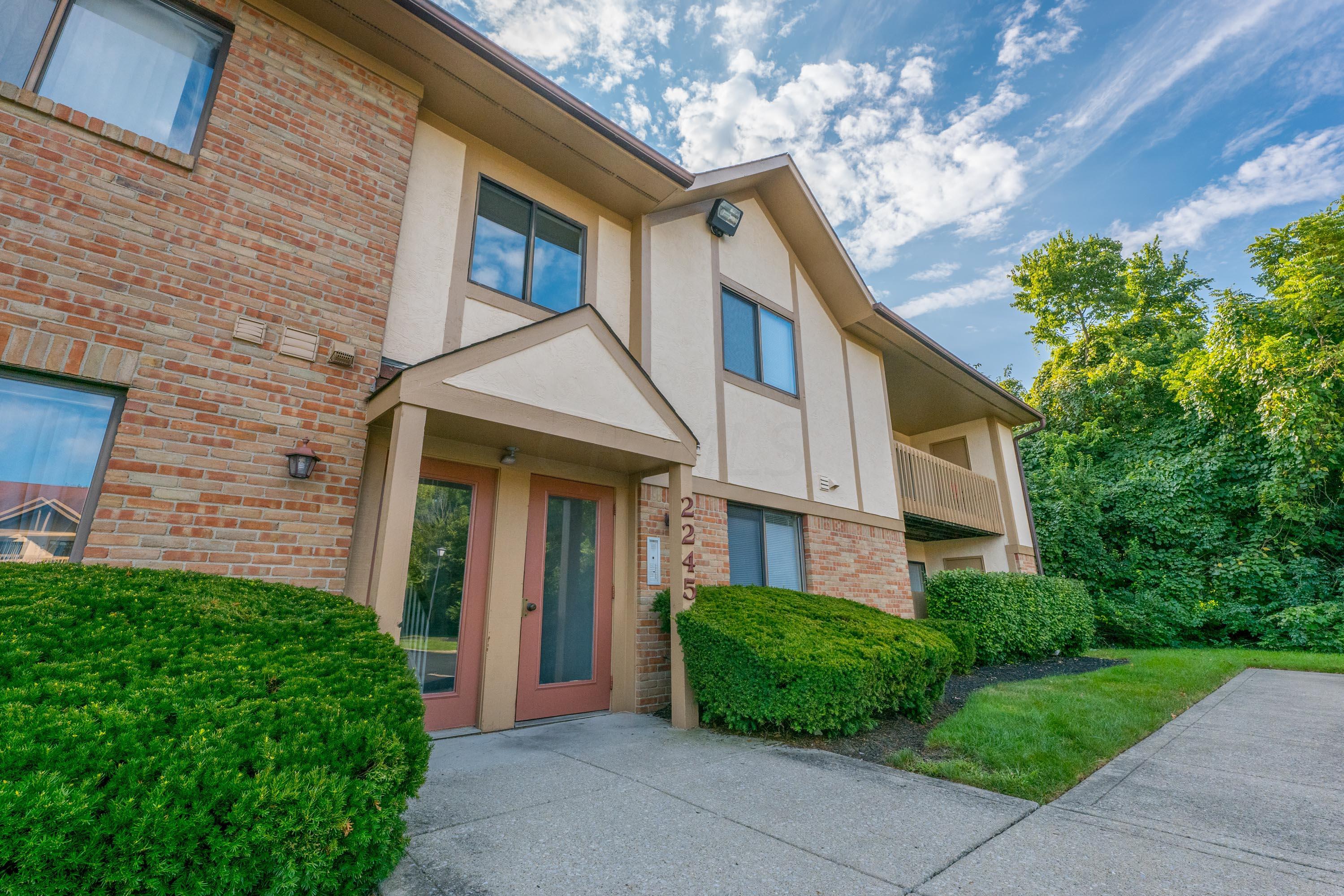 2245 Hedgerow Road, Unit 2245F Columbus, OH 43220 - Photo 4 of 34
