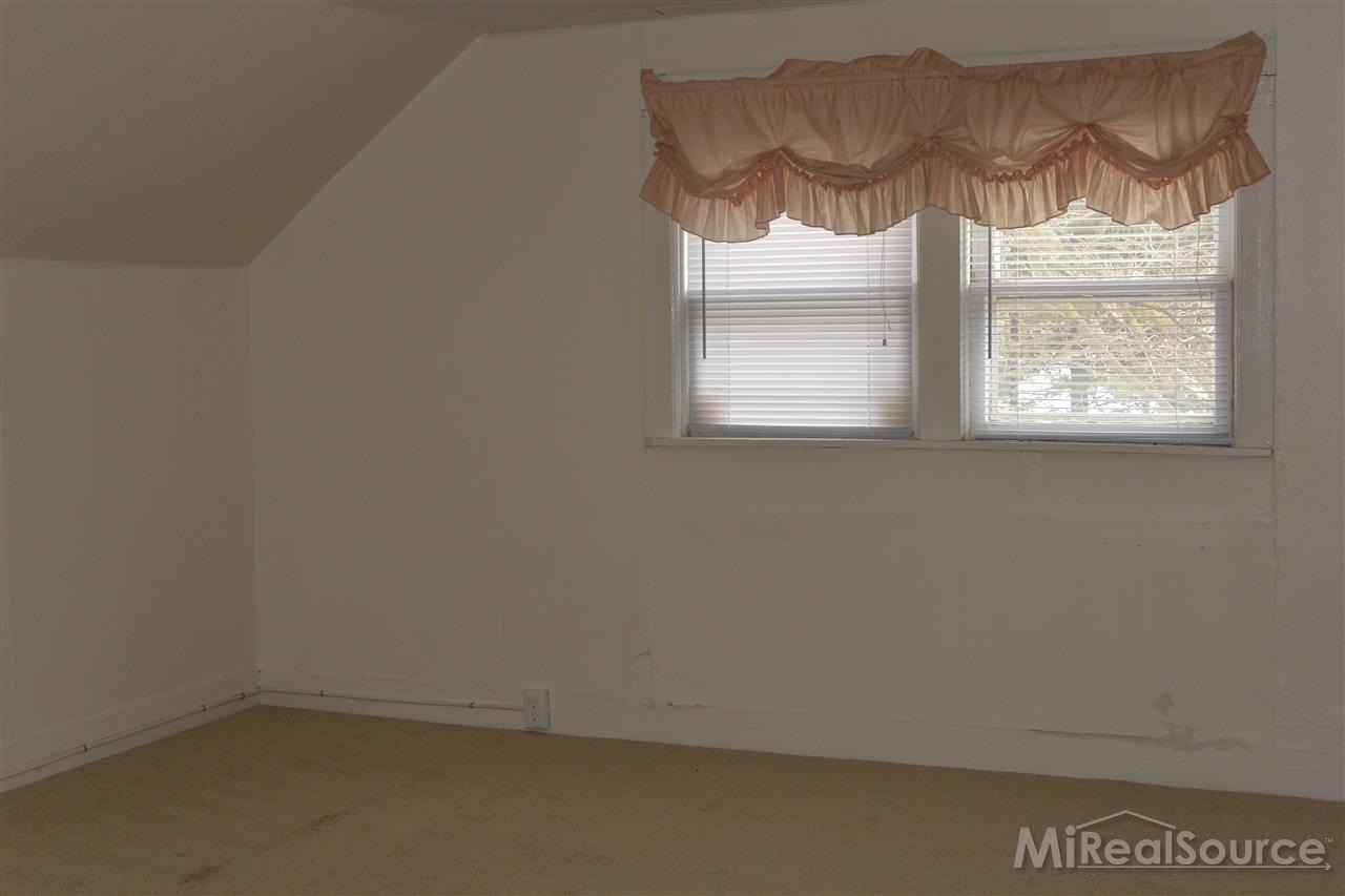 56040 Hayes Road Macomb, MI 48042 - Photo 16 of 23 31179320-15.JPG