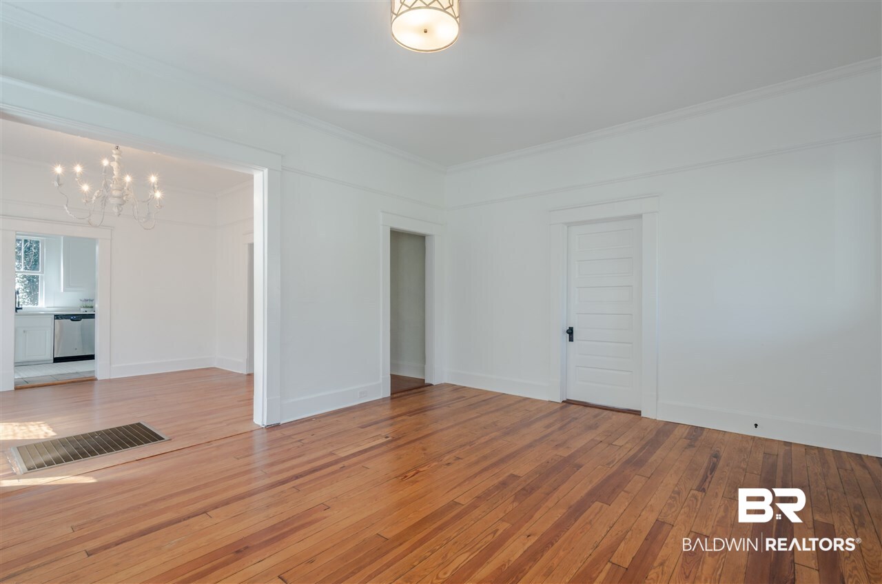 1565 Blair Avenue Mobile, AL 36604 - Photo 8 of 34