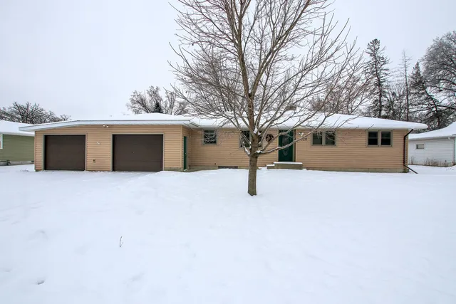 $264,900 | 620 4th Avenue Southwest, Hutchinson, MN 55350