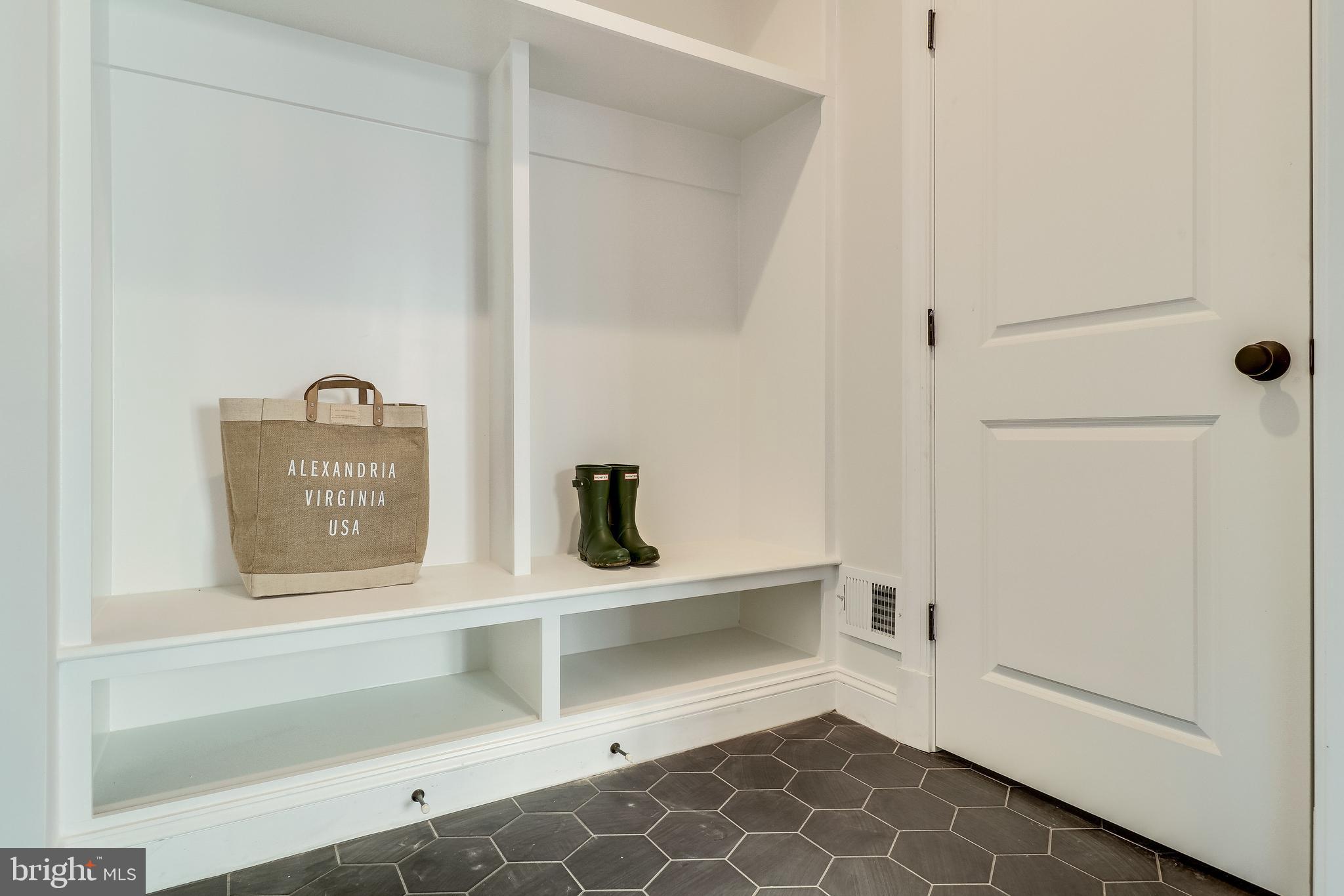 8126 Fort Hunt Road Alexandria, VA 22308 - Photo 19 of 25 Gallery Image 19