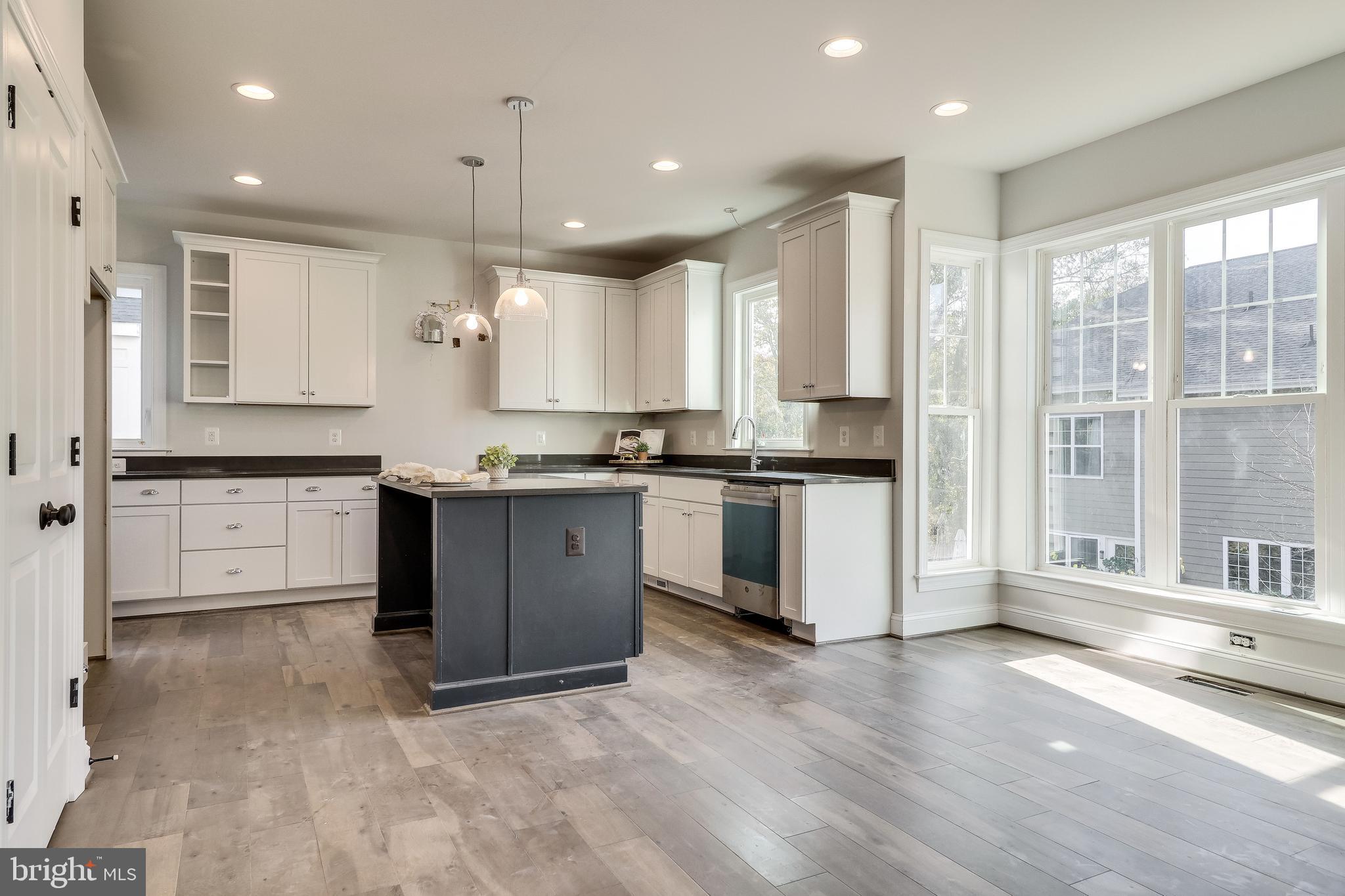 8126 Fort Hunt Road Alexandria, VA 22308 - Photo 3 of 25 Gallery Image 3
