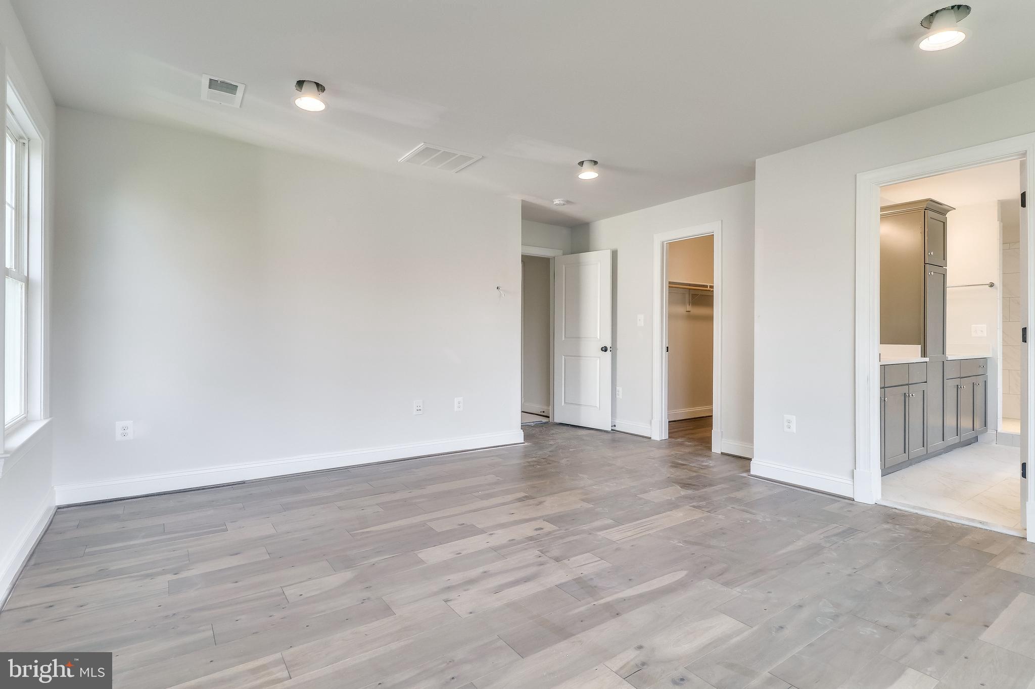 8126 Fort Hunt Road Alexandria, VA 22308 - Photo 4 of 25 Gallery Image 4