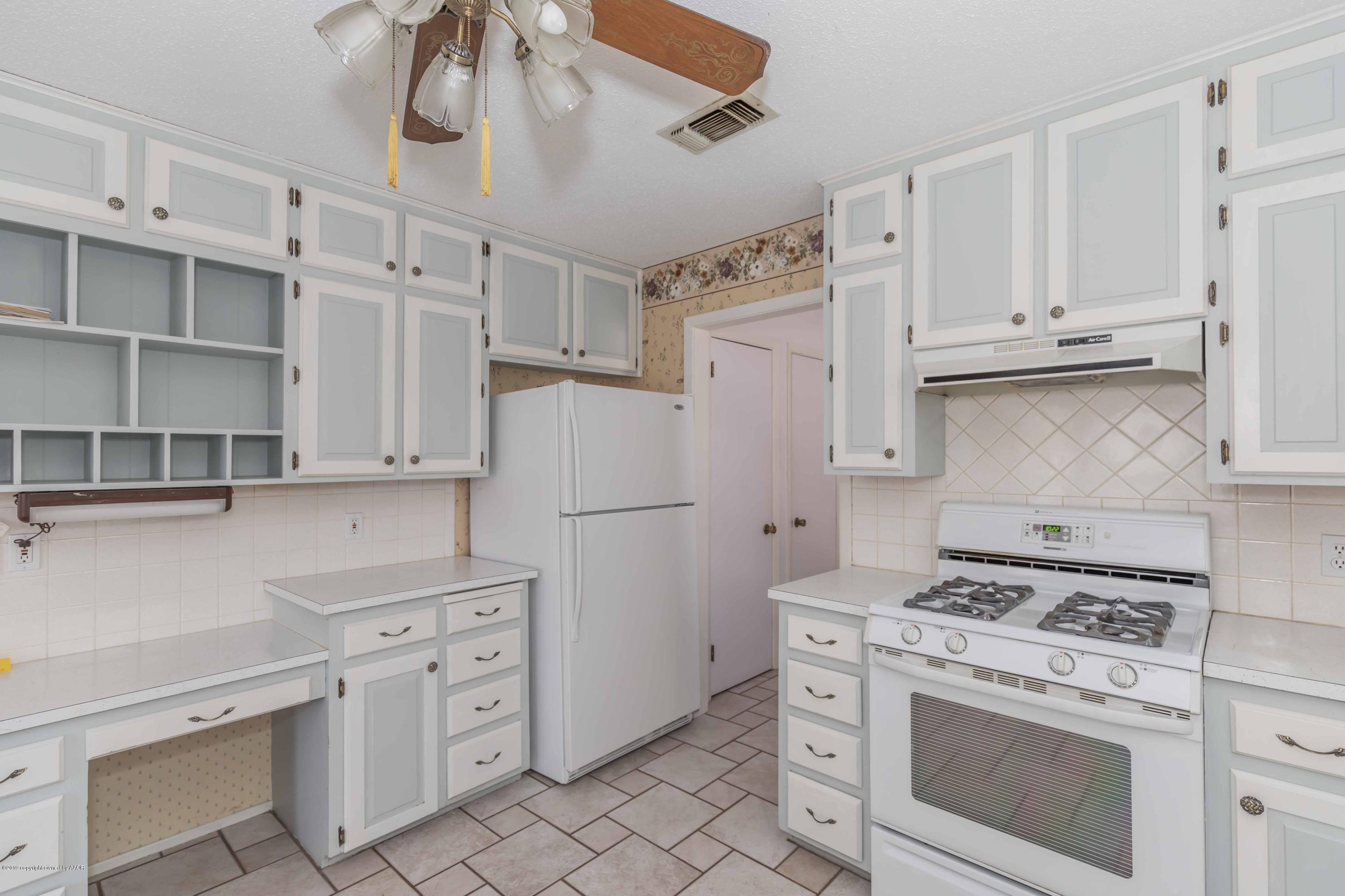 7206 Gainsborough Road Amarillo, TX 79106 - Photo 15 of 41 a kitchen with cabinets stainless steel appliances and a counter space