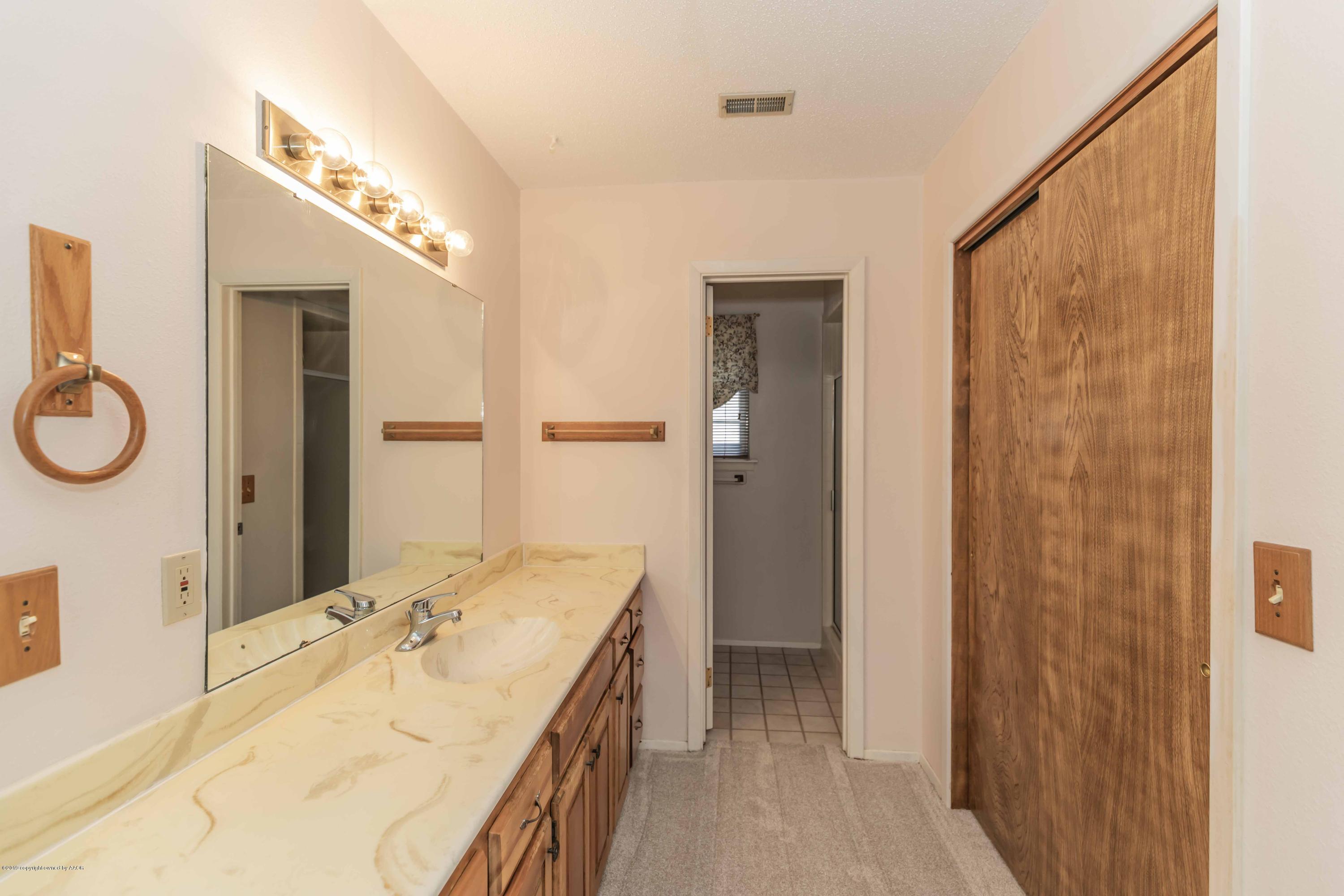 7206 Gainsborough Road Amarillo, TX 79106 - Photo 20 of 41 a bathroom with a double vanity sink and a mirror