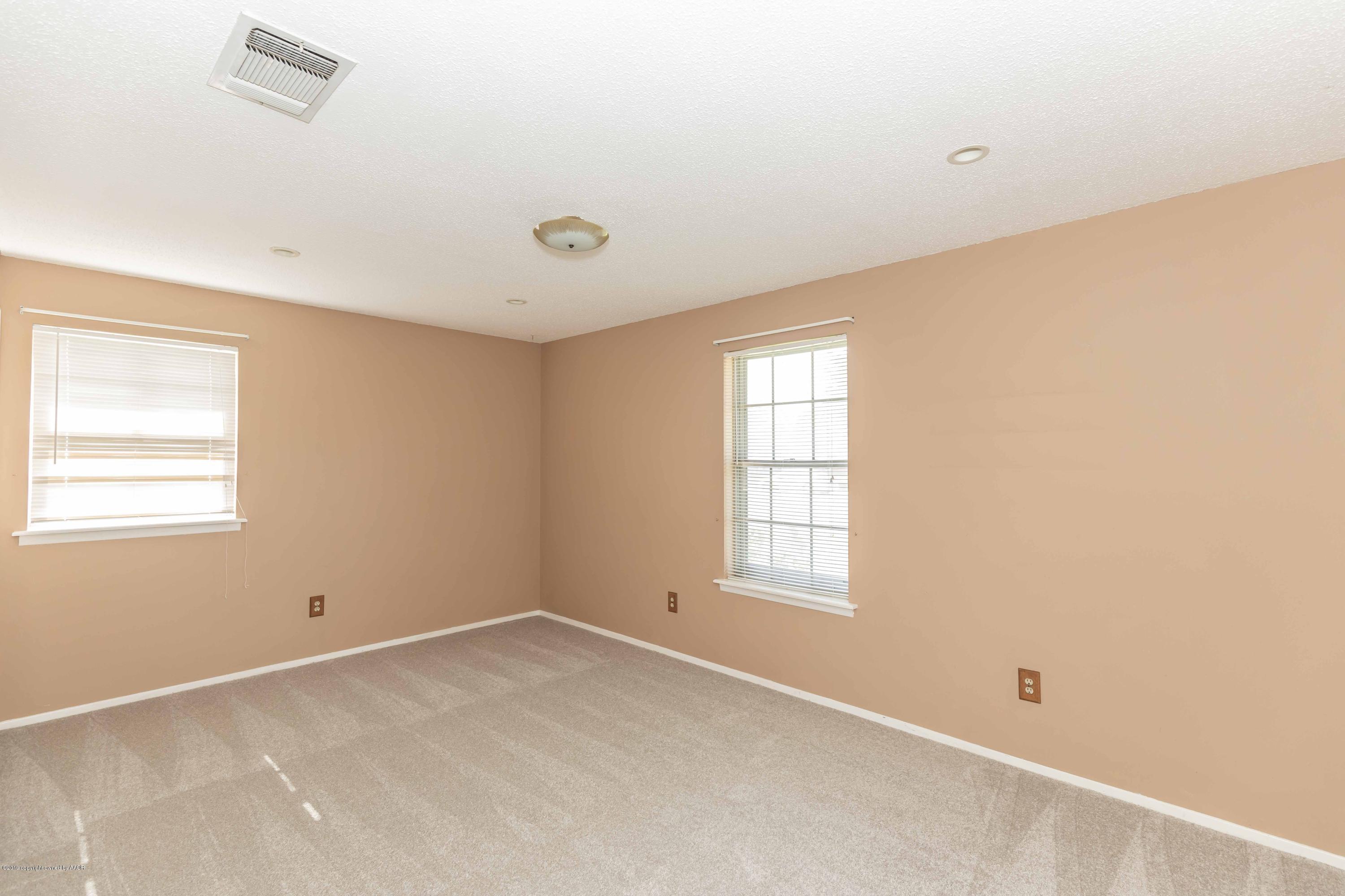 7206 Gainsborough Road Amarillo, TX 79106 - Photo 24 of 41 a view of empty room with windows