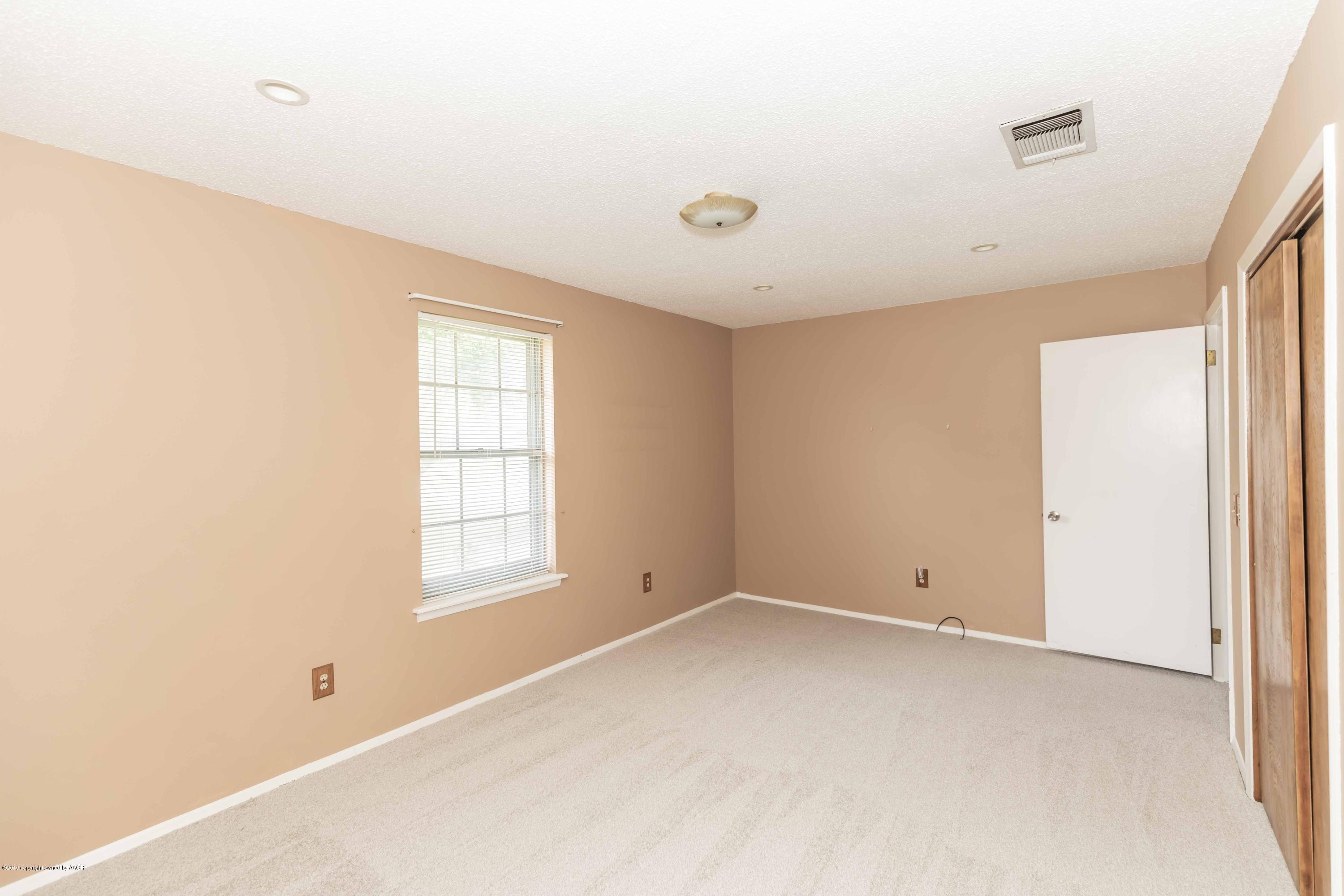 7206 Gainsborough Road Amarillo, TX 79106 - Photo 27 of 41 a view of an empty room with a window