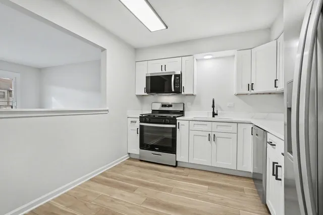 $249,900 | 7644 Cork Avenue, Justice, IL 60458