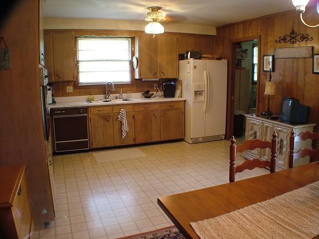 2086 Landon Road Clarksville, TN 37043 - Photo 5 of 20 Kitchen