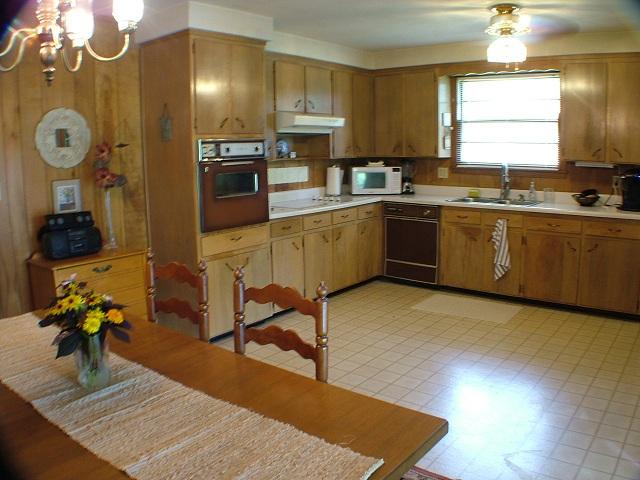 2086 Landon Road Clarksville, TN 37043 - Photo 7 of 20 Kitchen & Eat In