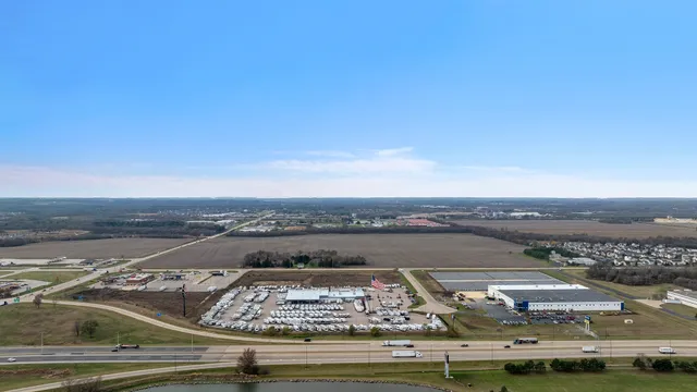 $14,688,000 | 56-xx East Rockton Road, Roscoe, IL 61073