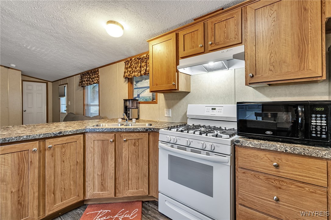 6 Oak Lane Clarence, NY 14031 - Photo 17 of 35