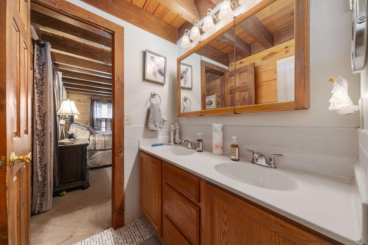 16472 Kreashbaum Road Rockbridge, OH 43149 - Photo 18 of 145 18-web-or-mls-DSC09488