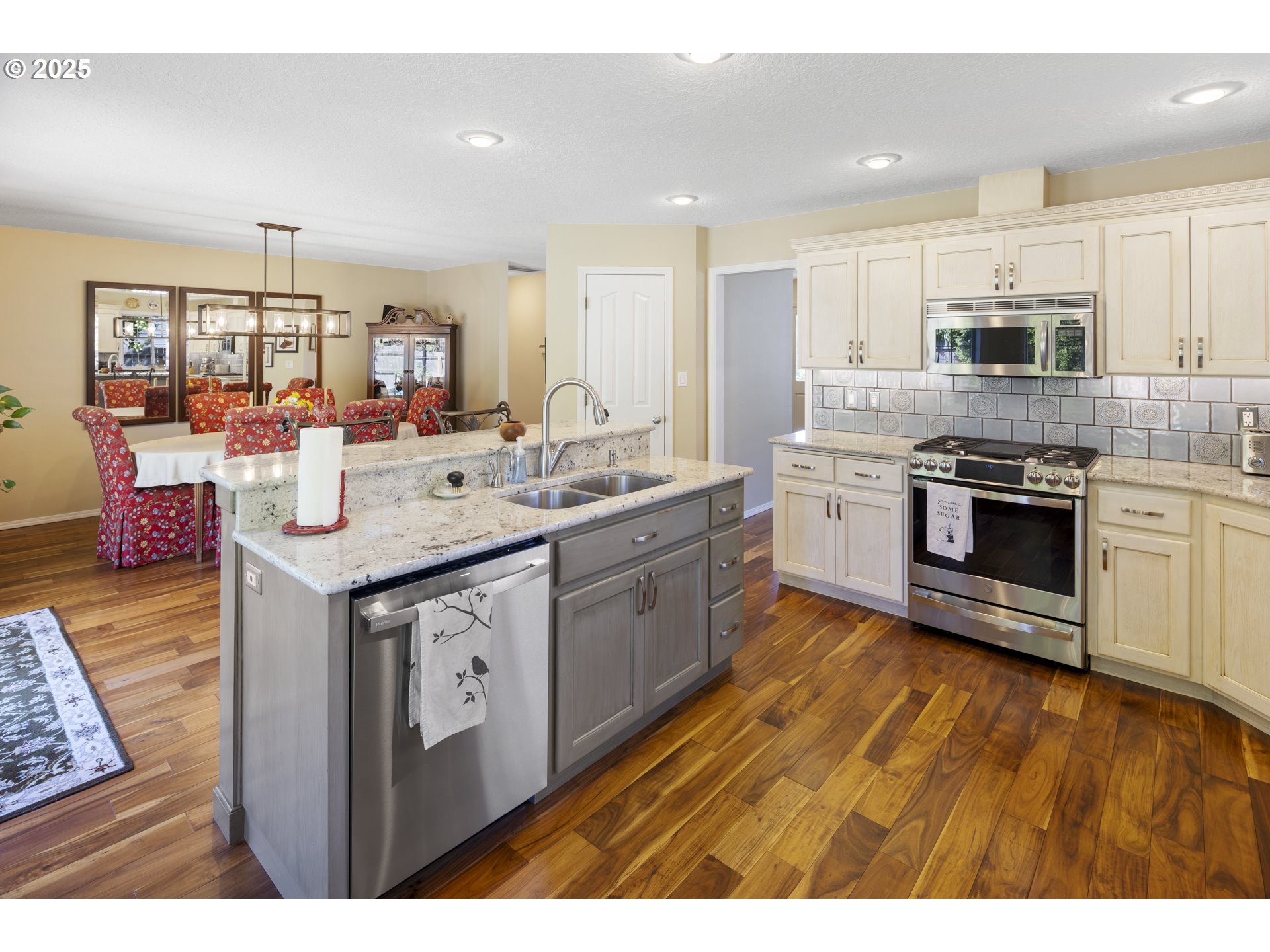 407 Mountainview Court Newberg, OR 97132 - Photo 14 of 48