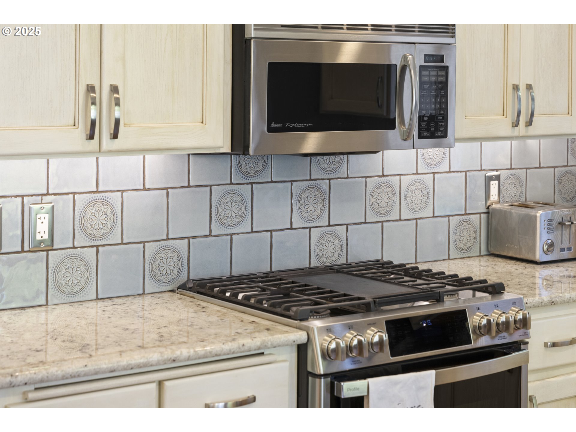 407 Mountainview Court Newberg, OR 97132 - Photo 15 of 48