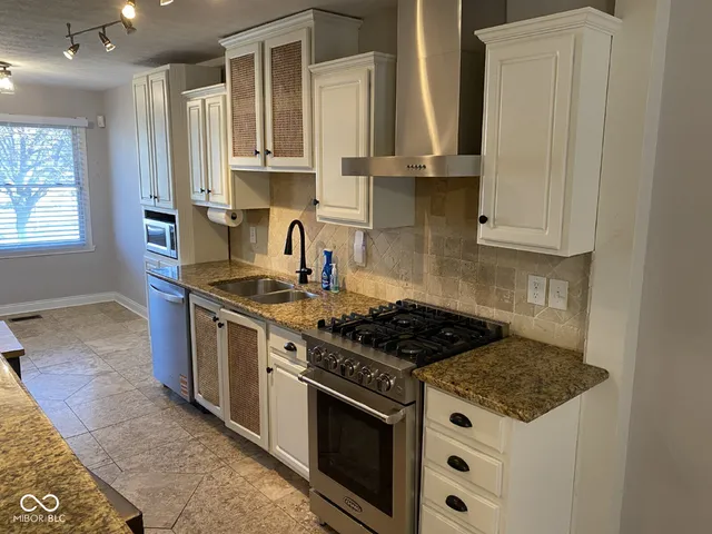 $2,100 | 1026 North New Jersey Street, Indianapolis, IN 46202