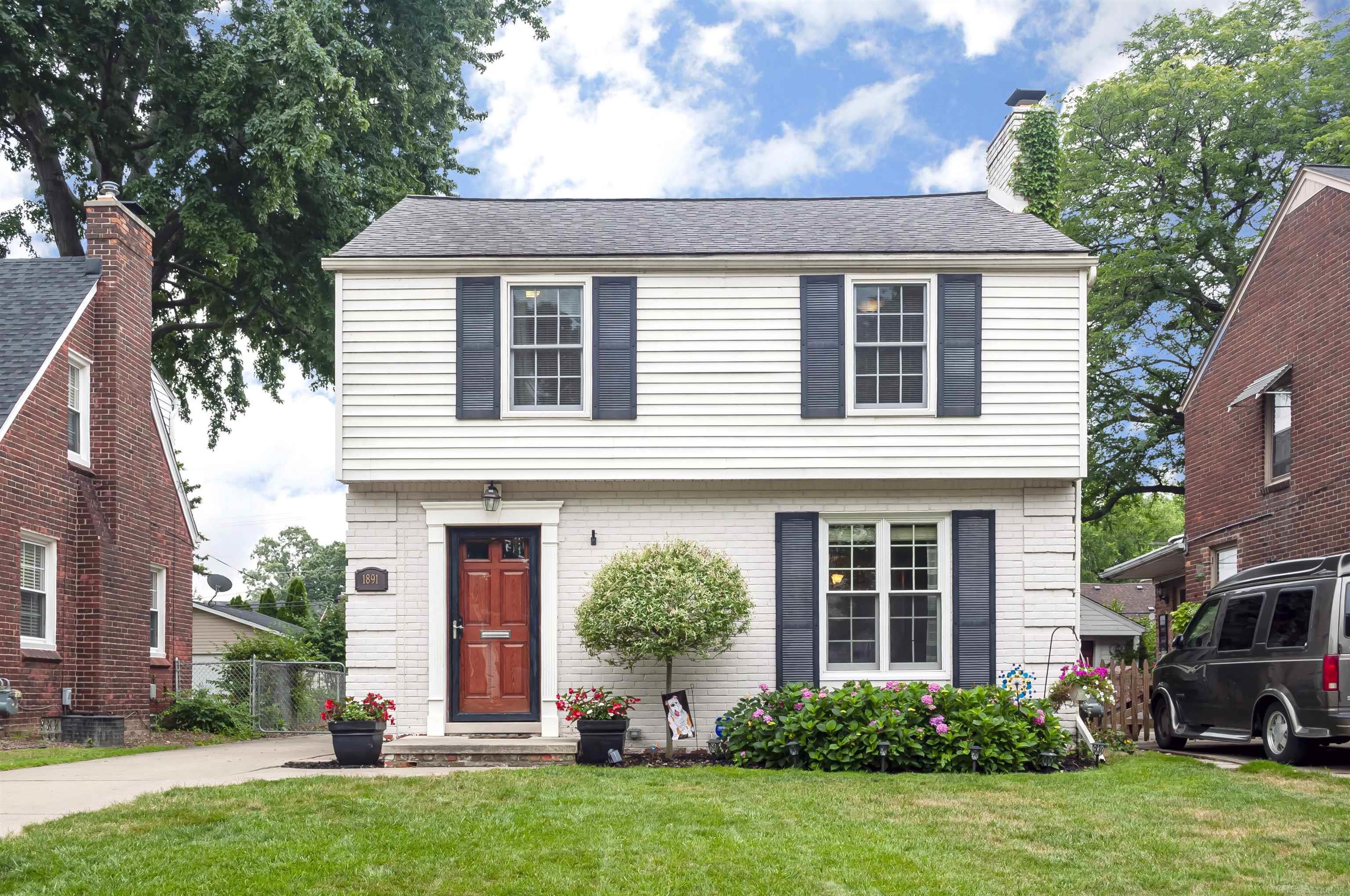 1891 Oxford Road Grosse Pointe Woods, MI 48236 - Photo 1 of 34