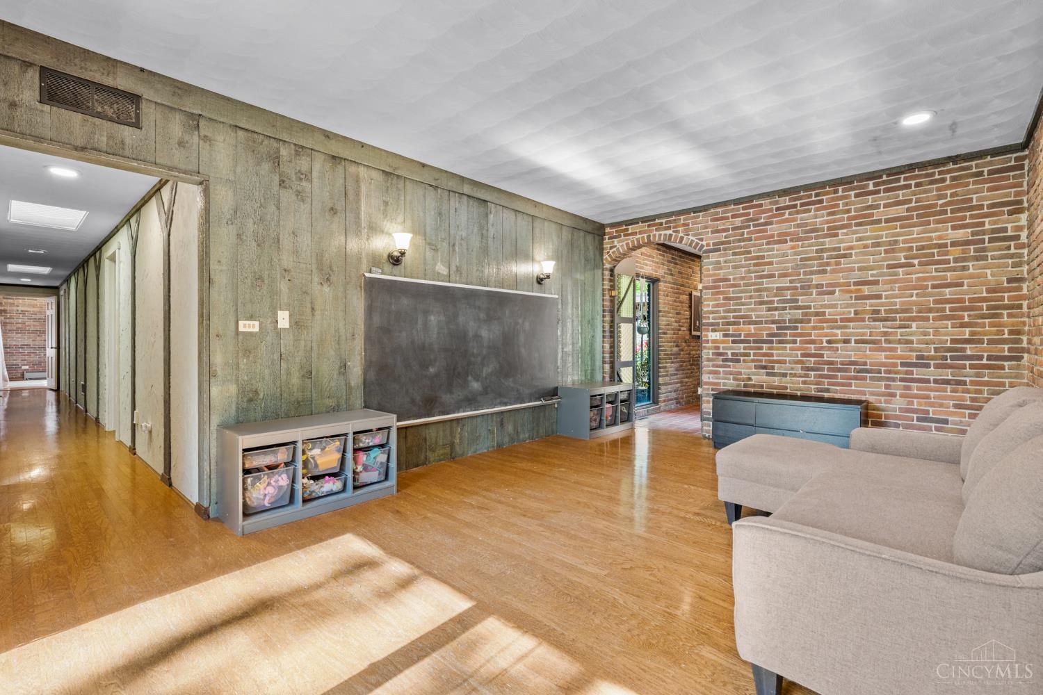 265 Bonham Road Cincinnati, OH 45215 - Photo 29 of 71 Gallery Image 29