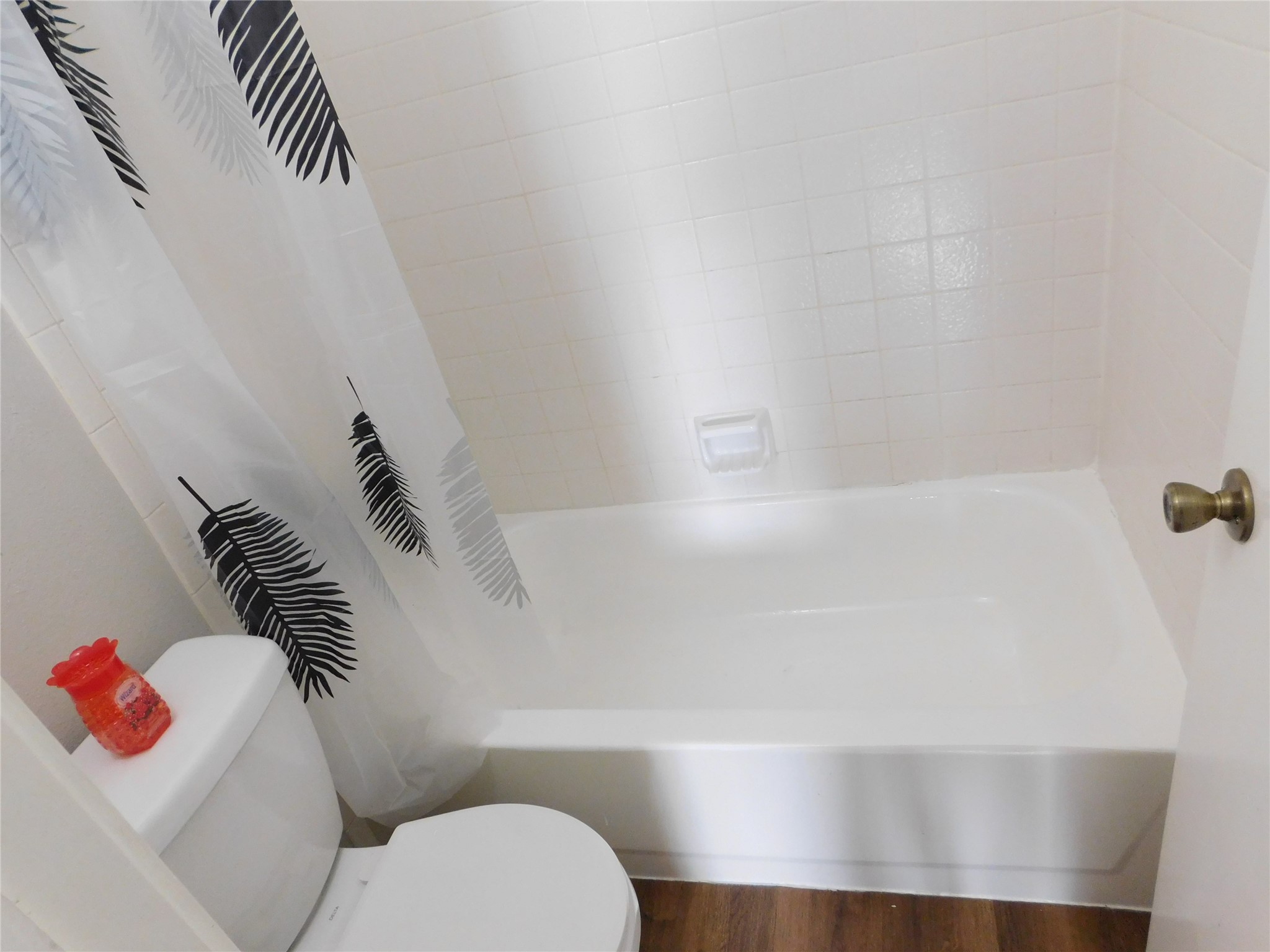 10101 South Gessner Road, Unit 912 Houston, TX 77071 - Photo 38 of 47 a bathroom with a toilet and a bathtub