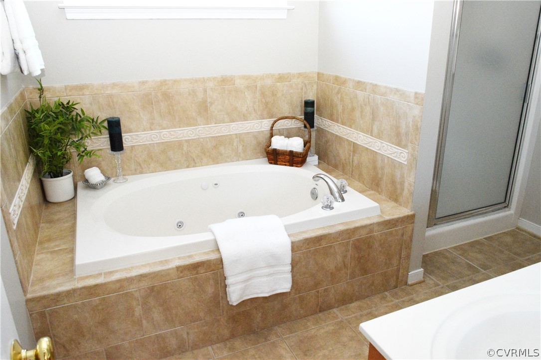 4204 Hidden Valley Road Chester, VA 23831 - Photo 33 of 50 Master Ceramic Bath with Jetted Tub
