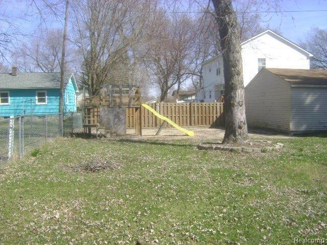 3240 Wanamaker Road Waterford, MI 48328 - Photo 4 of 10 BACK YARD