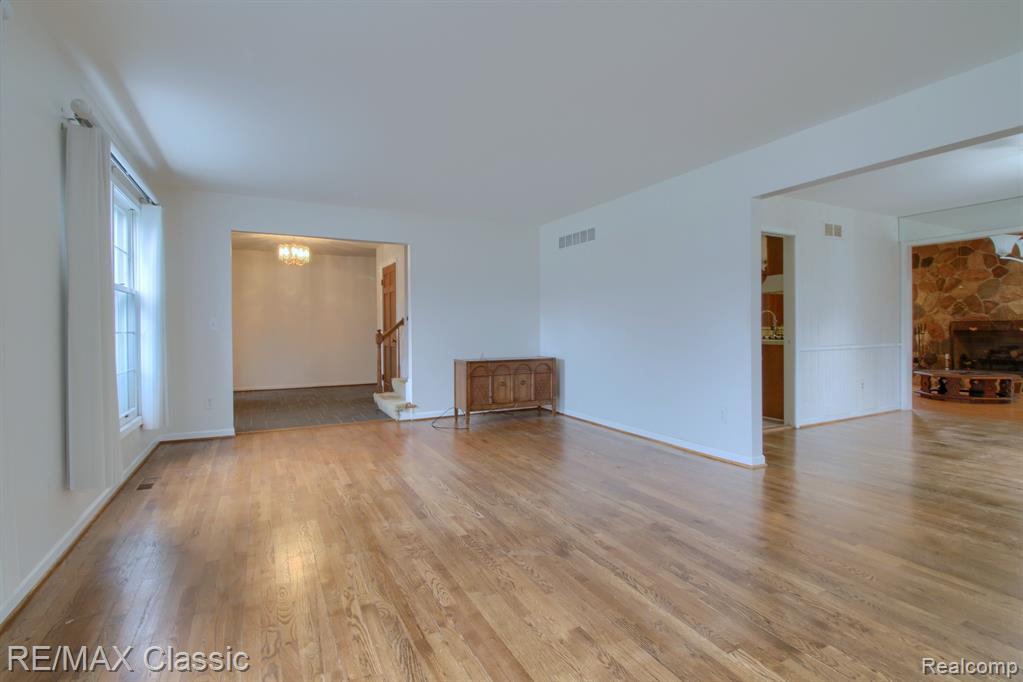 33951 Old Timber Road Farmington Hills, MI 48331 - Photo 9 of 40