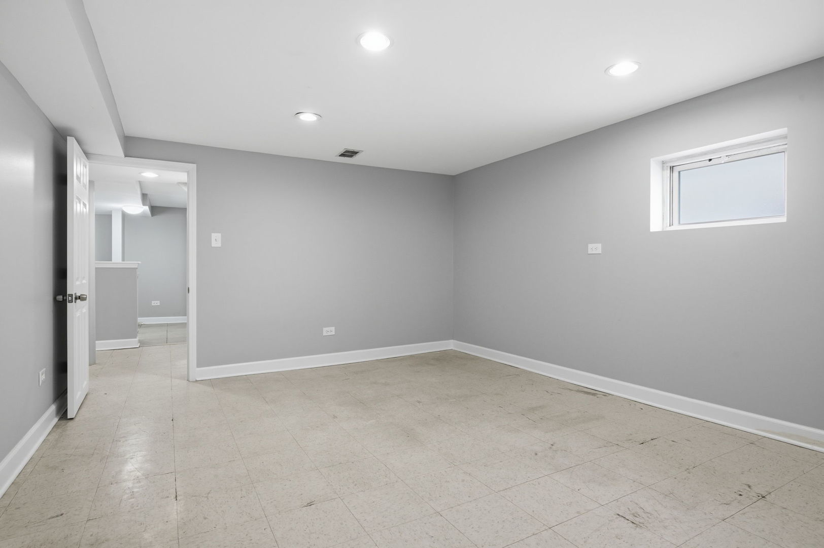 7023 29th Place Berwyn, IL 60402 - Photo 24 of 36 an empty room with a bathroom