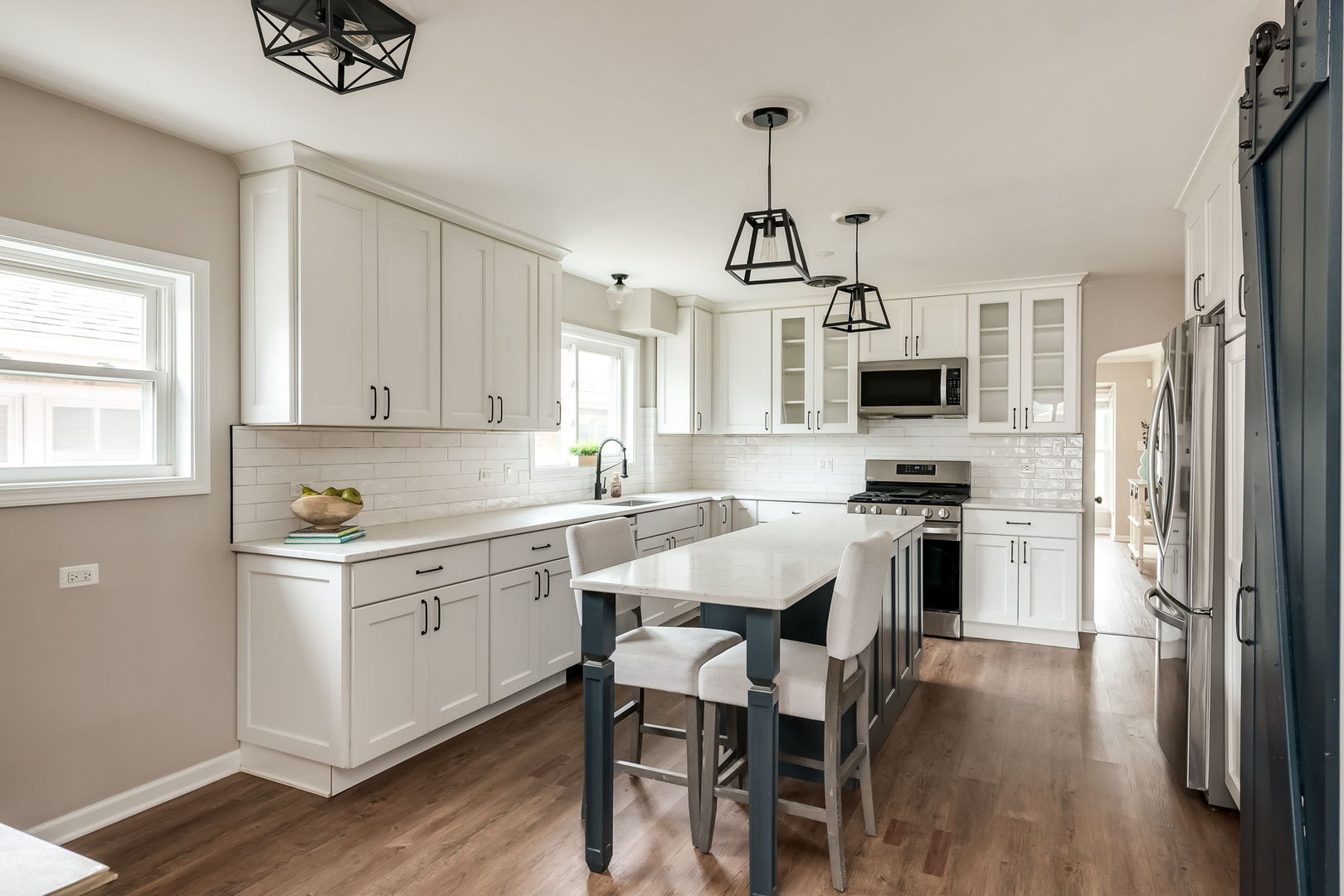 7023 29th Place Berwyn, IL 60402 - Photo 5 of 32