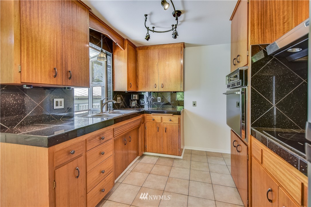 17616 Southeast Petrovitsky Road Renton, WA 98058 - Photo 8 of 25