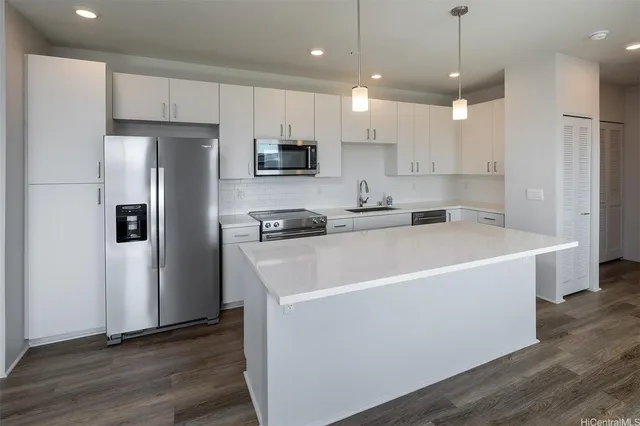 $2,600 | 91-3575 Iwikuamo'o Street, Unit 605, Ewa Beach, HI 96706