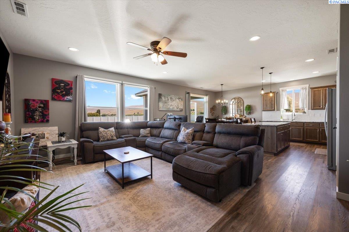 256 Byron Road Prosser, WA 99350 - Photo 4 of 34 Gallery Image 4