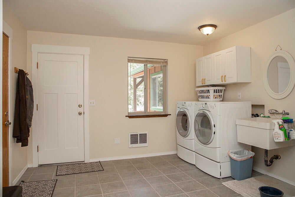 2006 Stringer Gap Road Grants Pass, OR 97527 - Photo 16 of 63 16