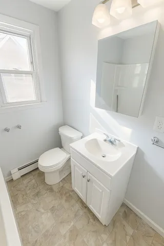 $2,000 | 90 East Street, Wallingford, CT 06492