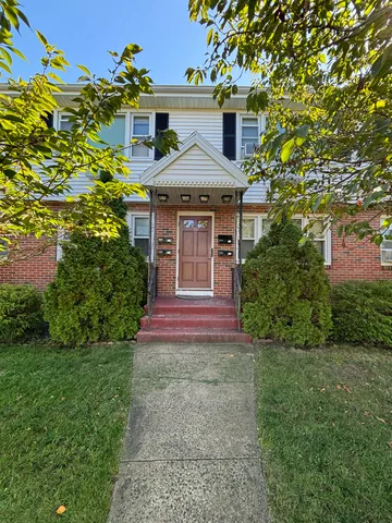 $2,000 | 90 East Street, Wallingford, CT 06492