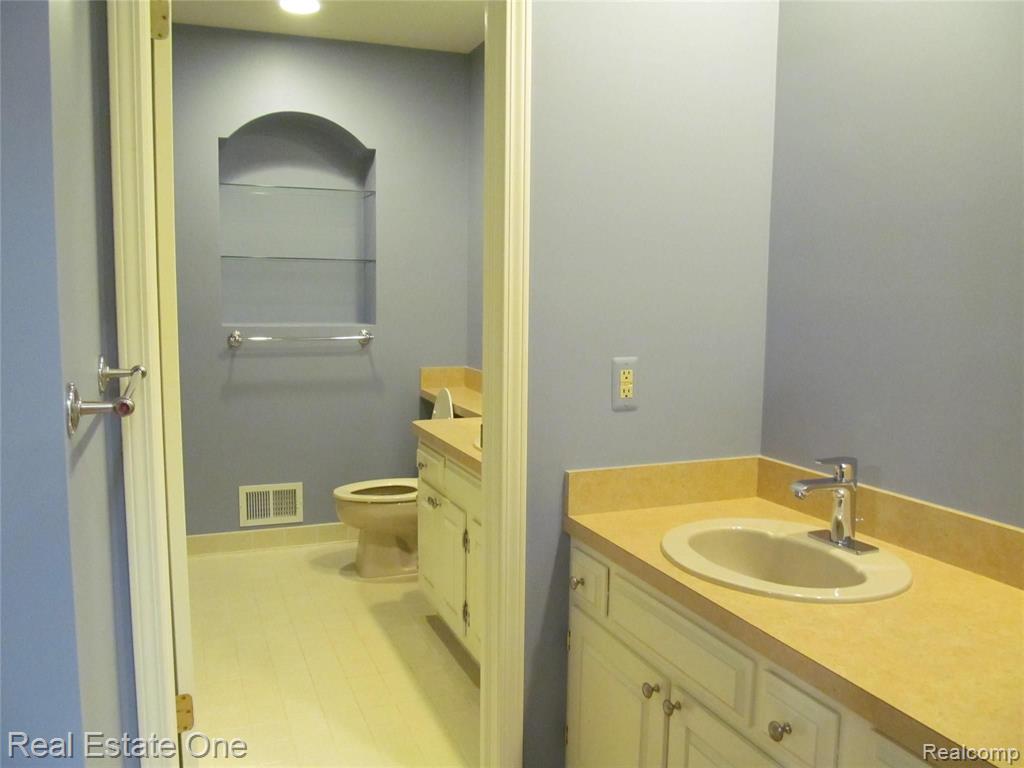 856 Green View Court, Unit 1 Rochester, MI 48307 - Photo 16 of 38