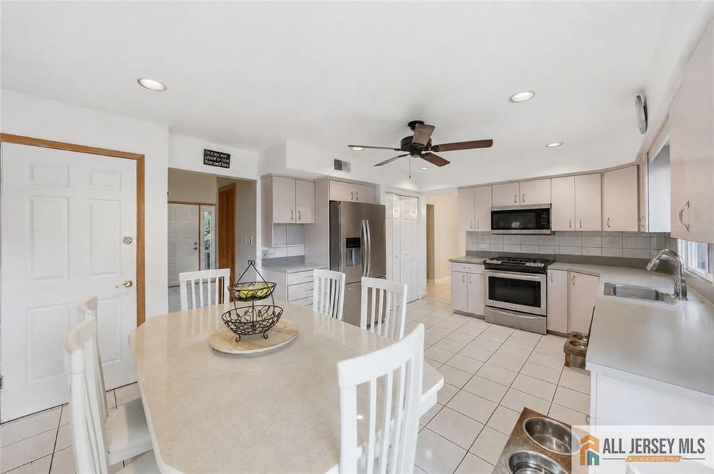 121 West Hill Road Colonia, NJ 07067 - Photo 10 of 41