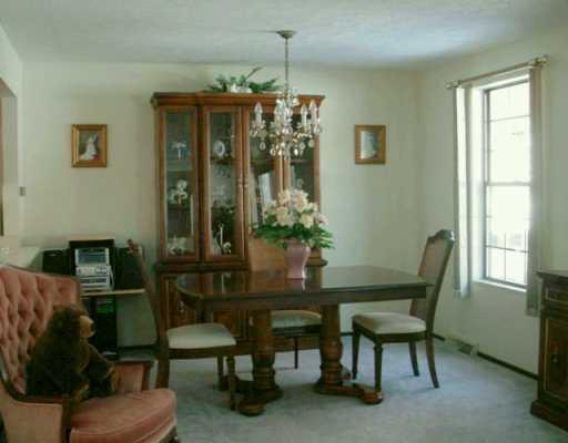 140 Old English Road Pittsburgh, PA 15237 - Photo 4 of 8 Gallery Image 4