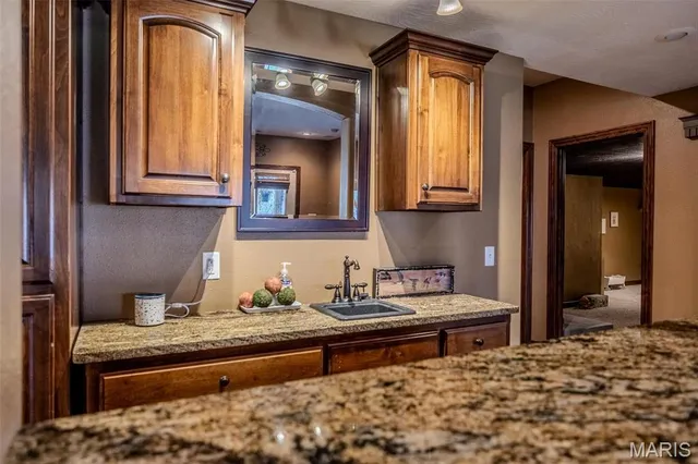 $635,000 | 959 Cobblestone Court, Lebanon, MO 65536