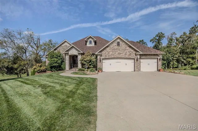 $635,000 | 959 Cobblestone Court, Lebanon, MO 65536