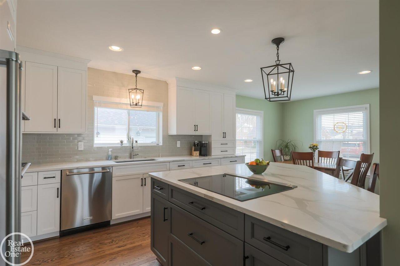 1560 Torrey Road Grosse Pointe, MI 48236 - Photo 6 of 35 50066940-5.JPG