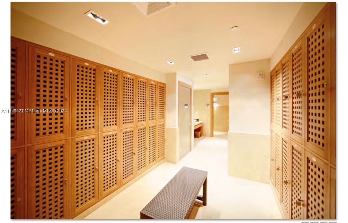 900 Biscayne Boulevard, Unit 4904 Miami, FL 33132 - Photo 23 of 29 a view of hallway with furniture and a rug