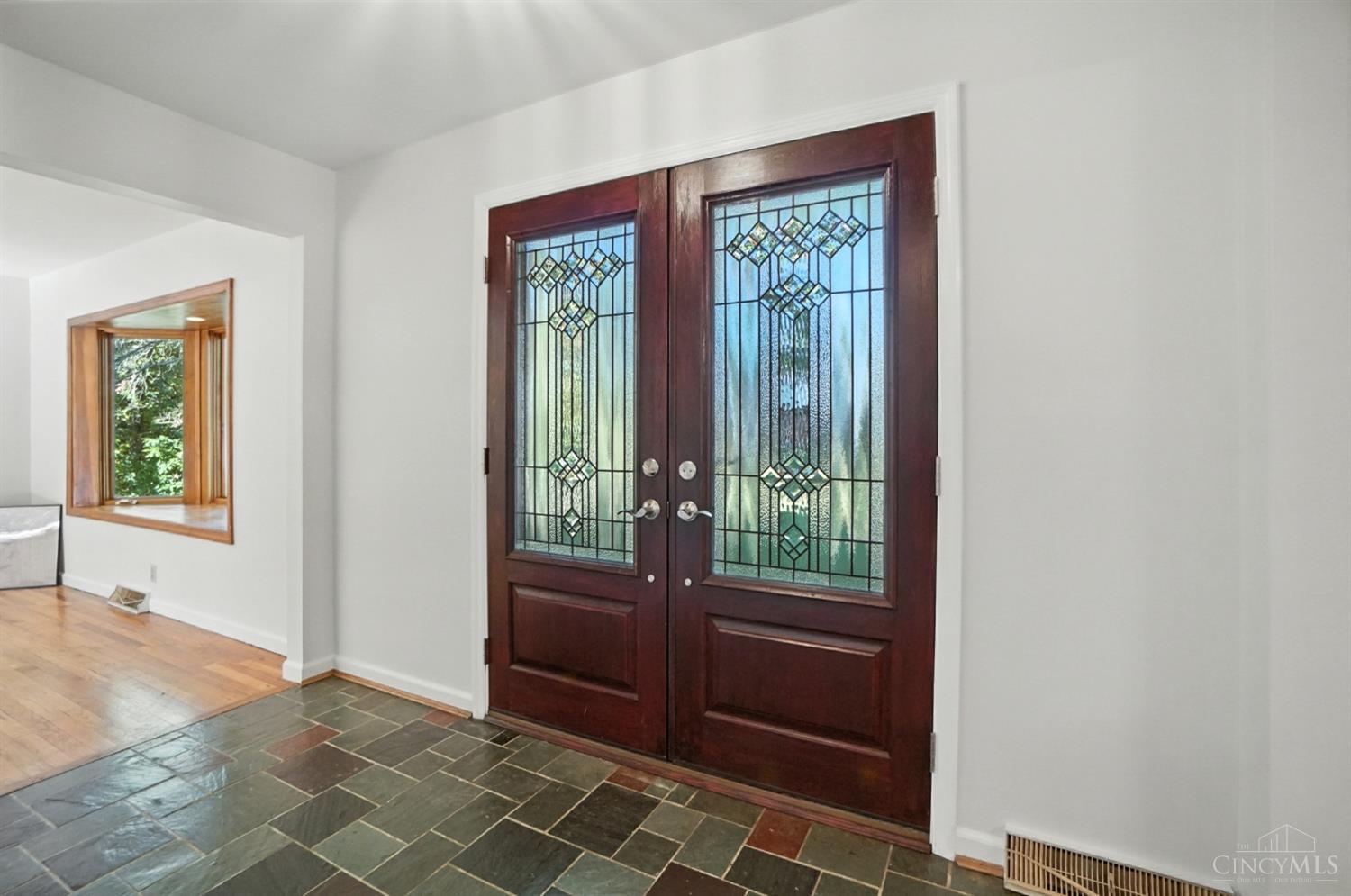 6807 Dawson Road Madeira, OH 45243 - Photo 4 of 99 Gallery Image 4