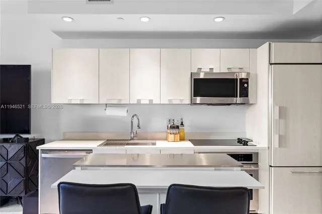 $534,000 | 45 Southwest 9th Street, Unit 1209, Miami, FL 33130