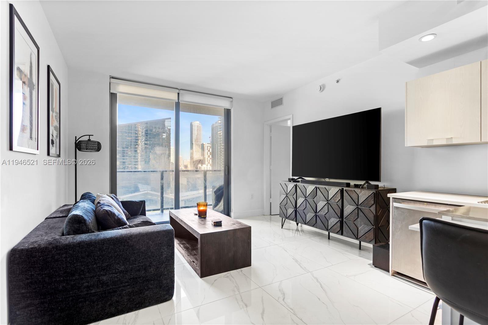 45 Southwest 9th Street, Unit 1209 Miami, FL 33130 - Photo 4 of 13