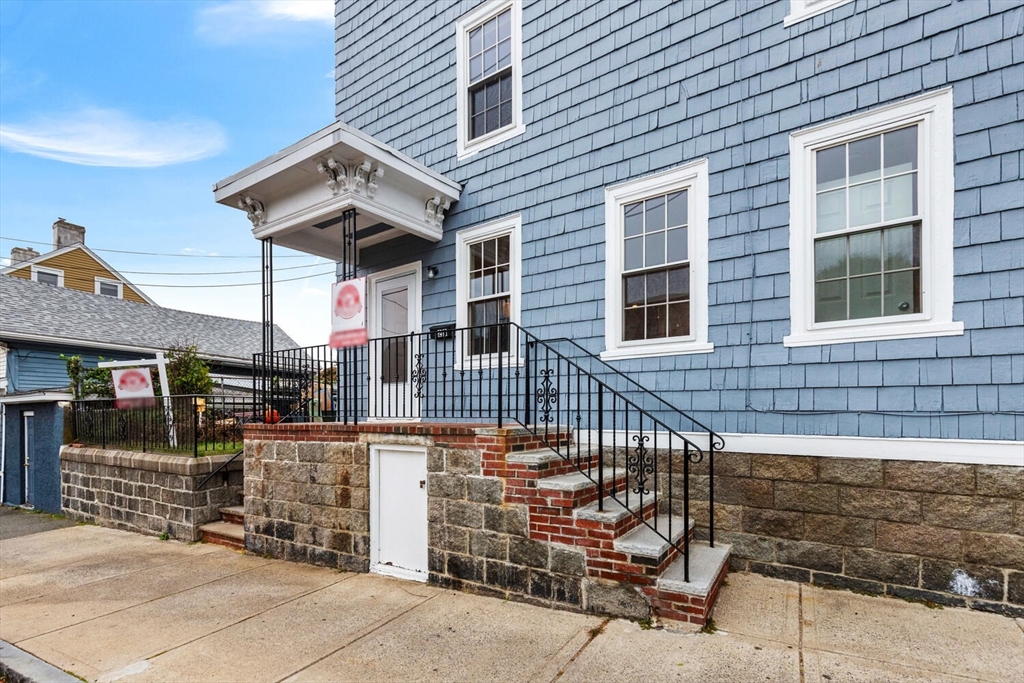 40 Middle Street, Unit 1 Gloucester, MA 01930 - Photo 2 of 15