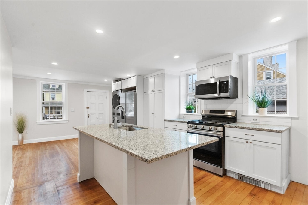 40 Middle Street, Unit 1 Gloucester, MA 01930 - Photo 3 of 15