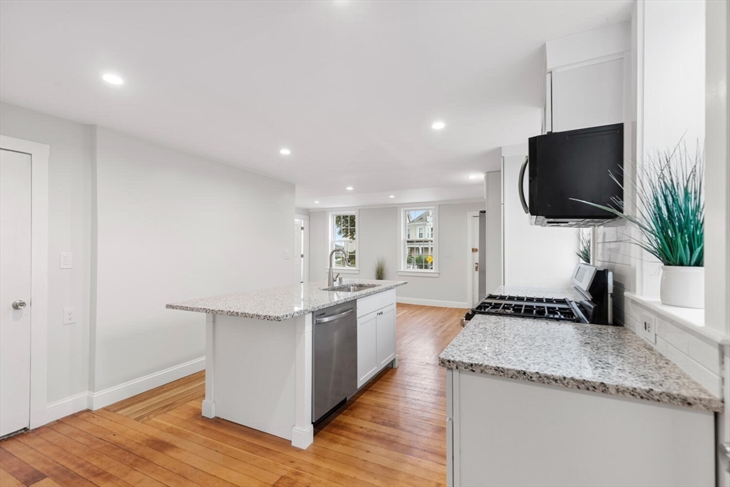 40 Middle Street, Unit 1 Gloucester, MA 01930 - Photo 4 of 15